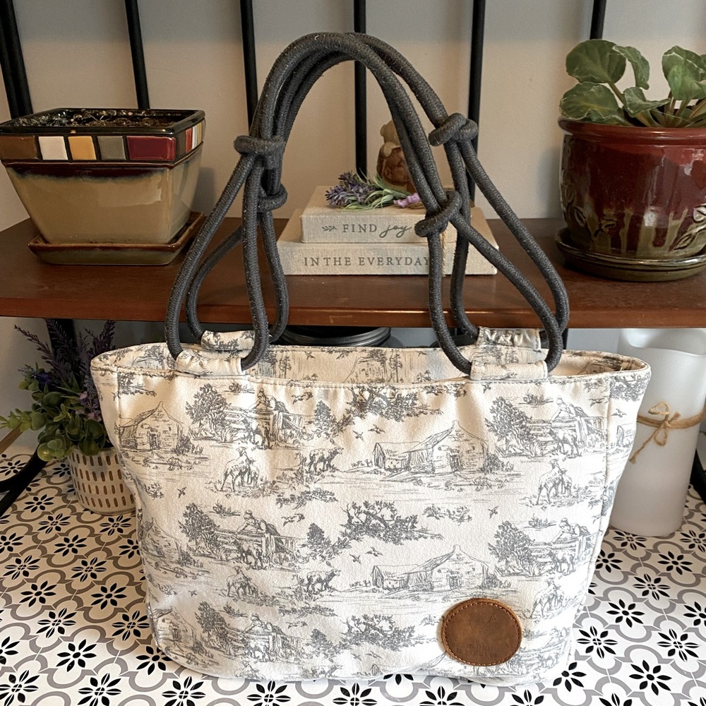 Farmhouse is my Style Classic Farmhouse Bag
